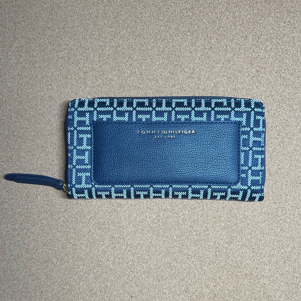 Tommy H navy/white wallet